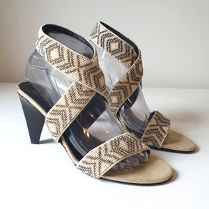 NWOT Donald J Pliner Strappy Beaded Heels Sandals Open Toes Pearls Beige Cones
